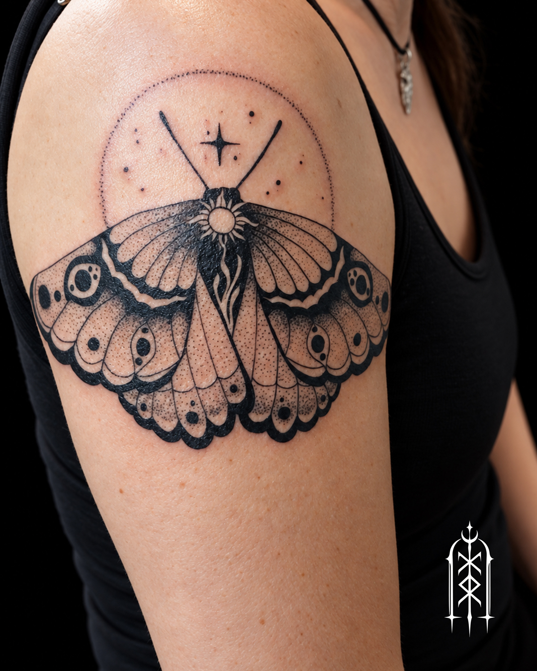 Dark Art Tattoo eines Schmetterlings