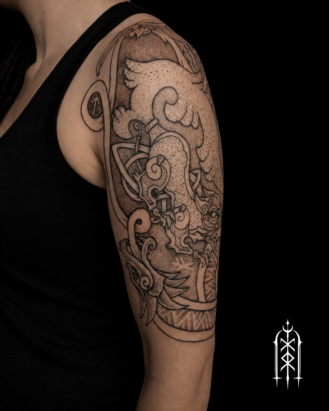 Nordisches Tattoo mit Ratatoskr sowie Motiven von Adler und Schlange